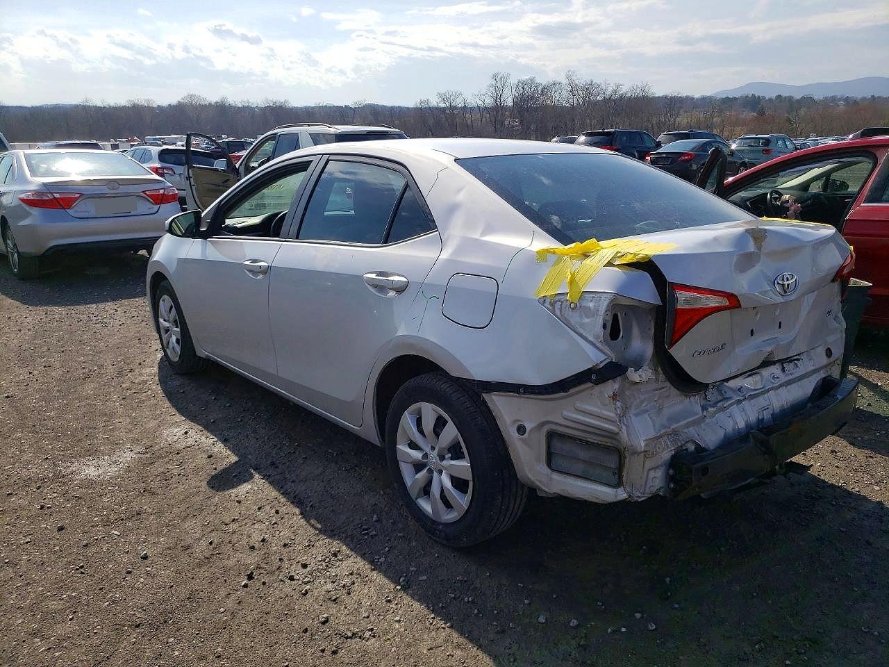 2015 Toyota Corolla Le - Image 2