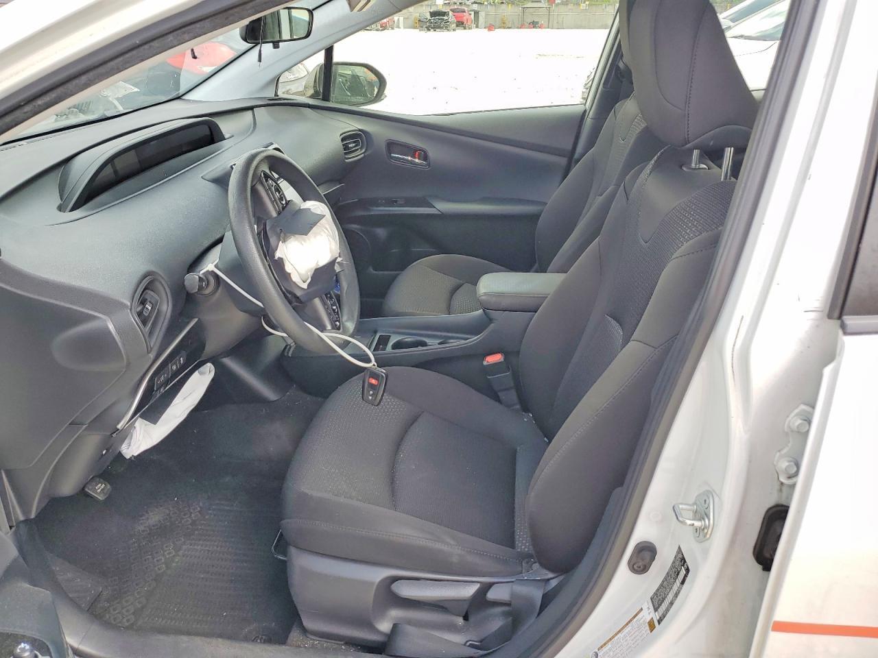 2021 Toyota Prius Le - Фото 7