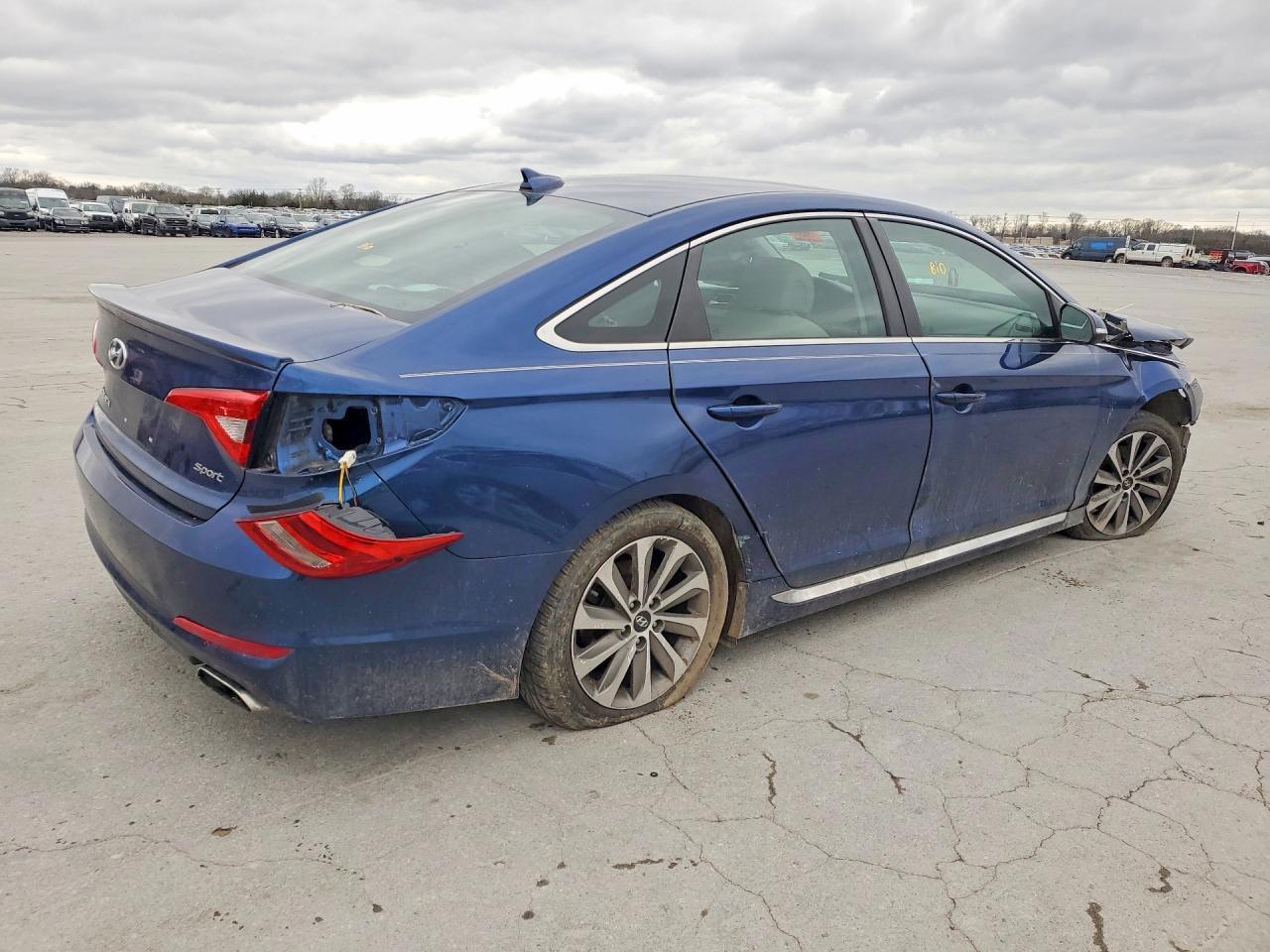 2015 Hyundai Sonata Sport - Image 3