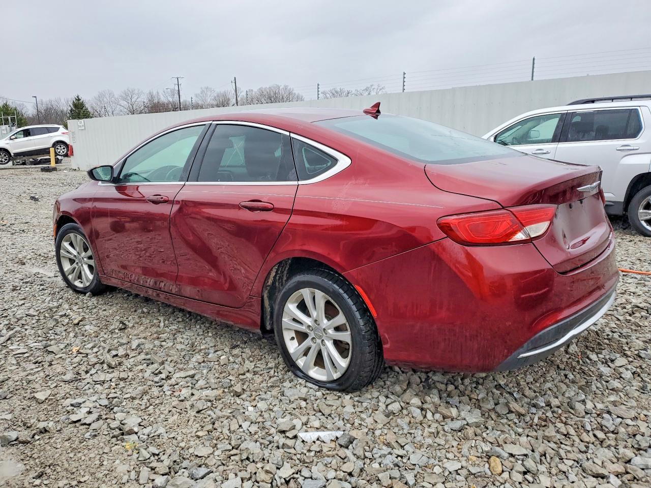 2016 Chrysler 200 Limited - Фото 2