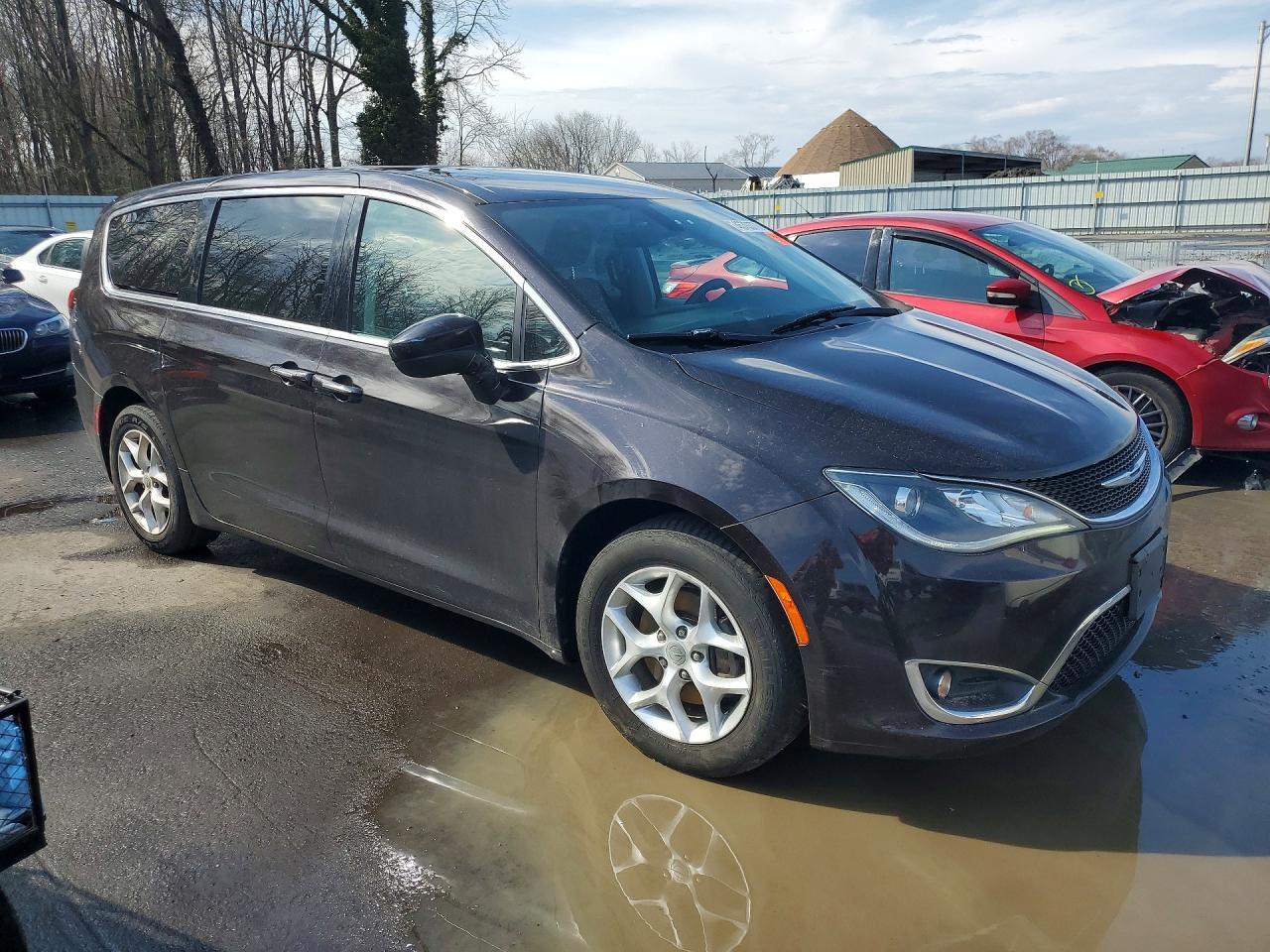 2017 Chrysler Pacifica Touring L - Фото 4