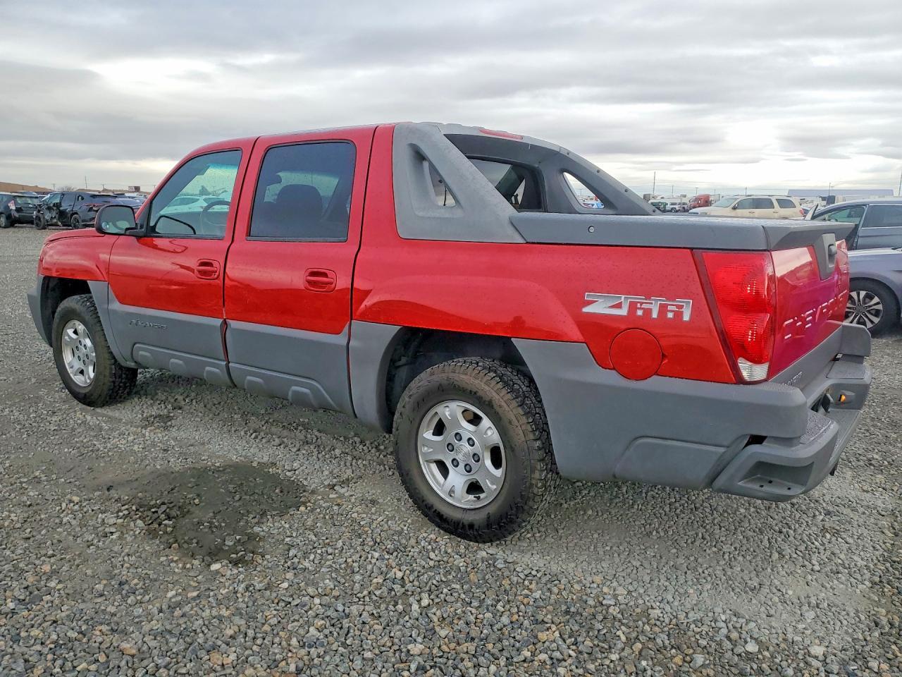 2002 Chevrolet Avalanche C1500 - Image 2