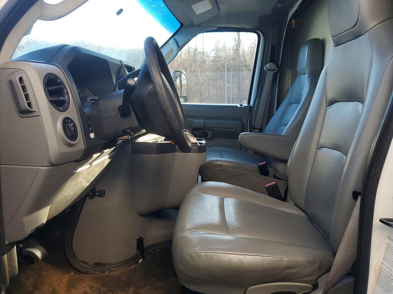 2015 Ford E350 Box Truck - Фото 7