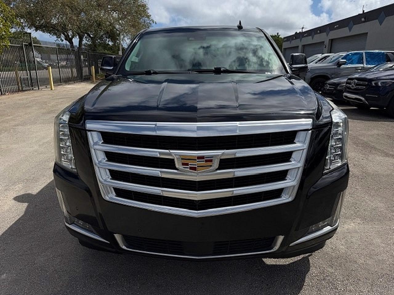 2019 Cadillac Escalade Premium Luxury - Image 5