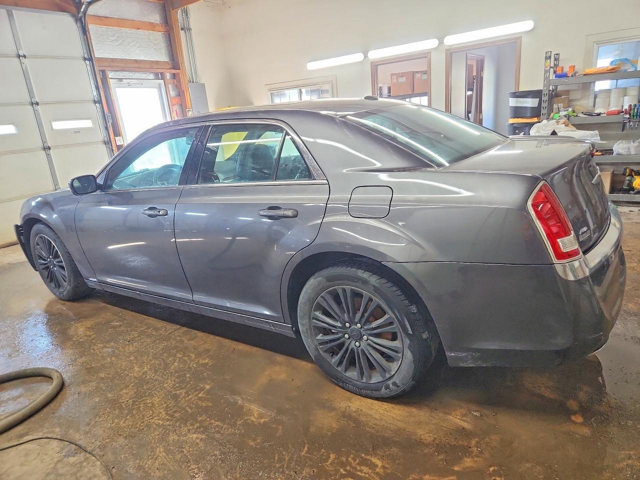 2014 Chrysler 300 - Фото 2
