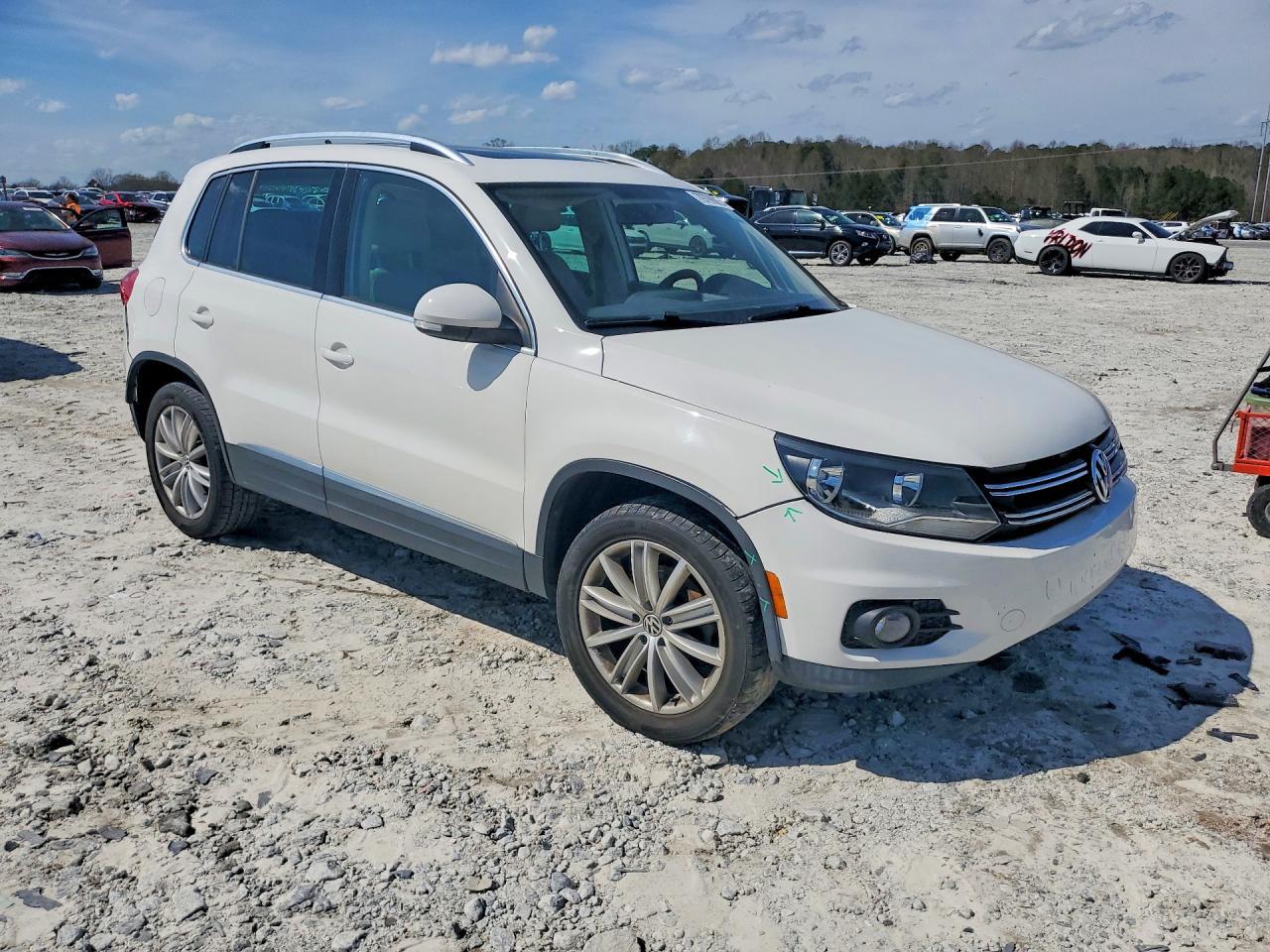 2013 Volkswagen Tiguan S - Фото 4
