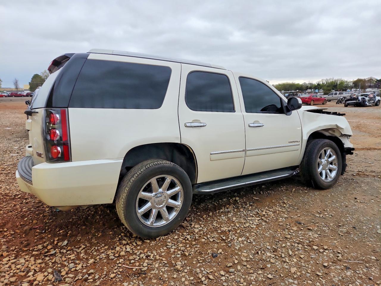 2013 GMC Yukon Denali - Image 3