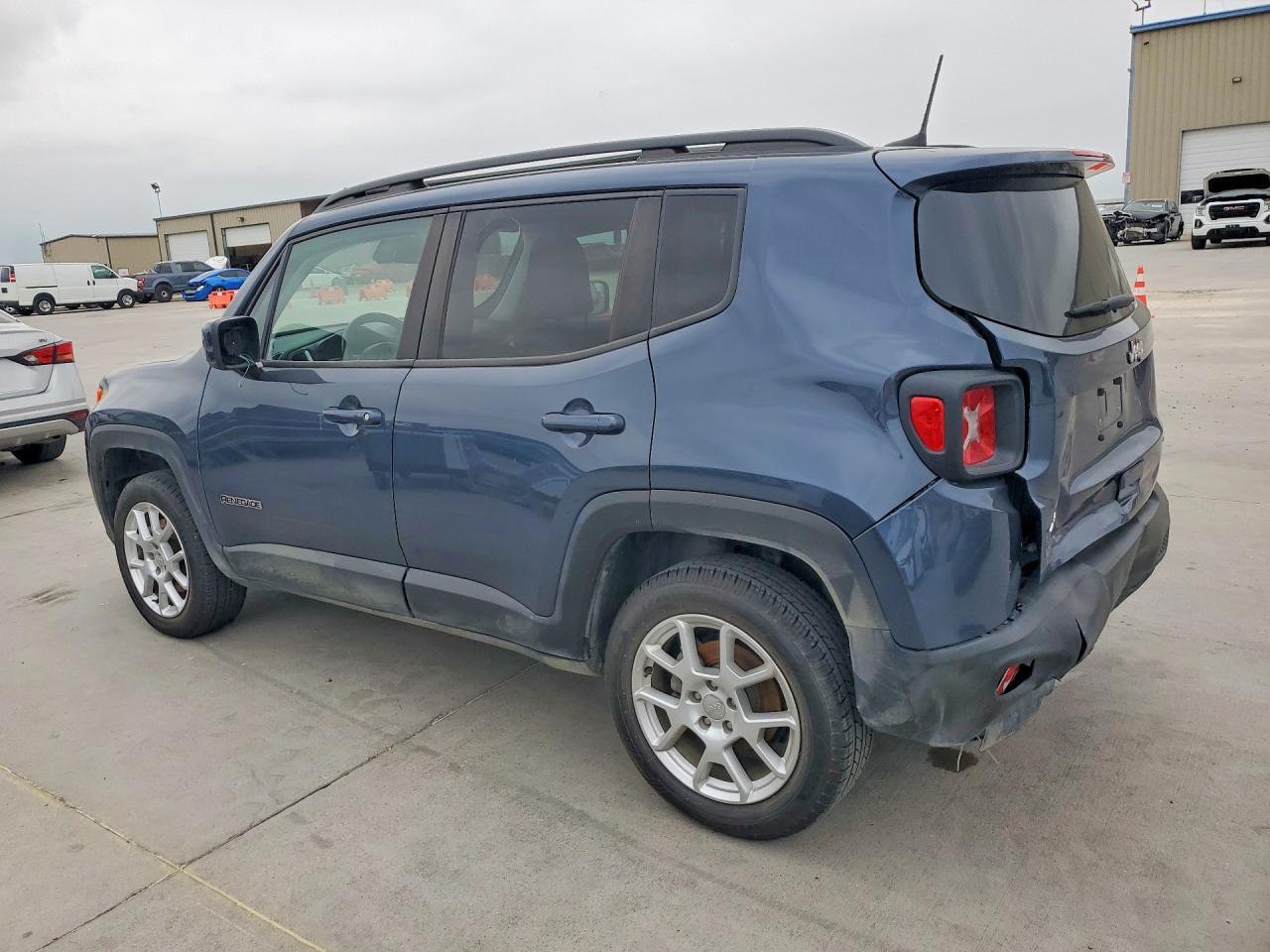 2021 Jeep Renegade Latitude - Фото 2