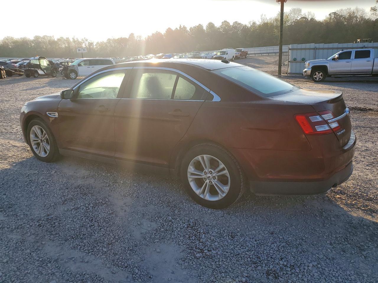 2016 Ford Taurus - Фото 2