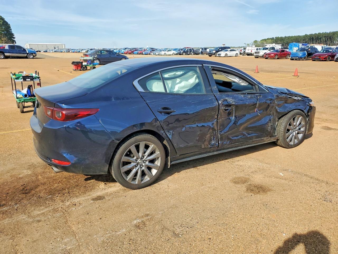 2025 Mazda 3 Preferred - Фото 3