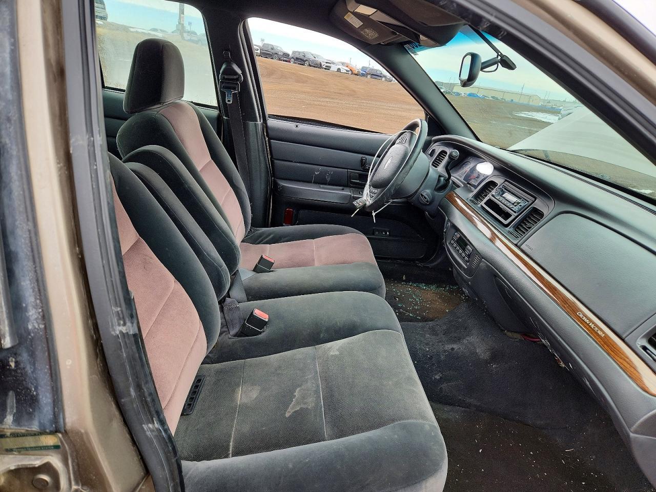 2004 Ford Crown Victoria Unknown - Image 7