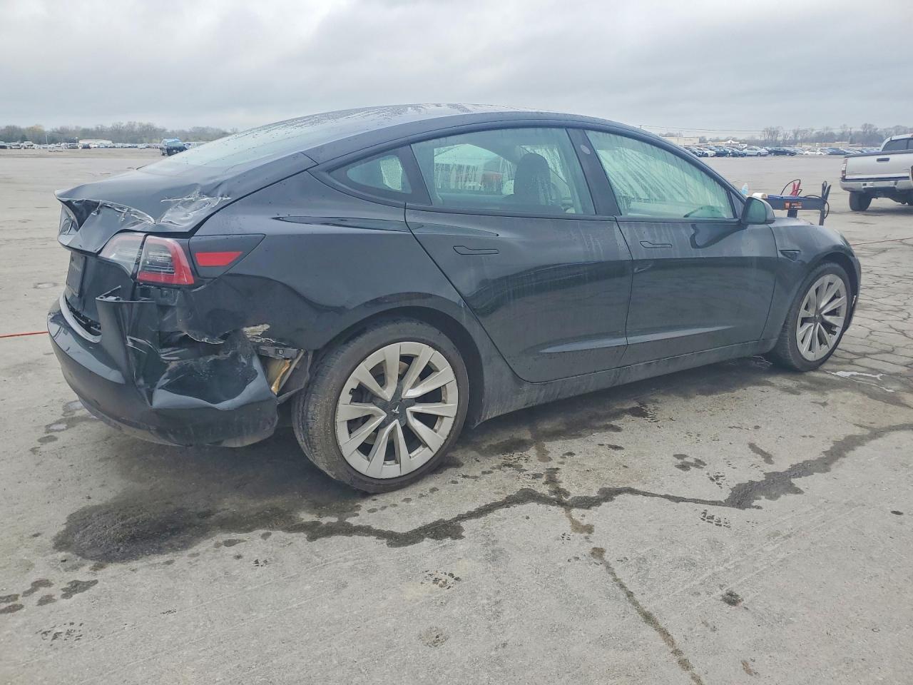 2023 Tesla Model 3 - Фото 3