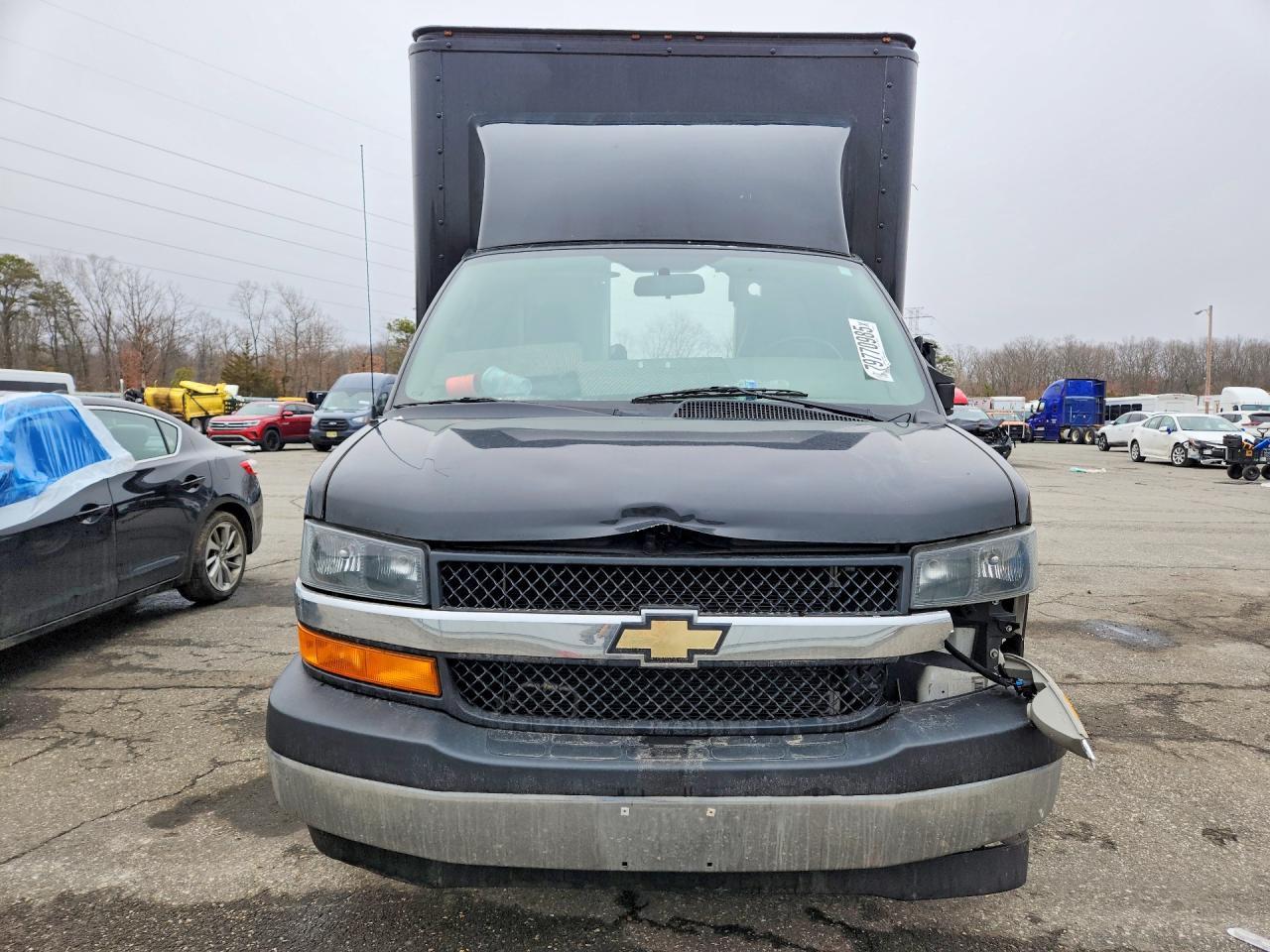 2023 Chevy Express G3500 Box Truck ** R & D * Pri Fleet ** - Image 5
