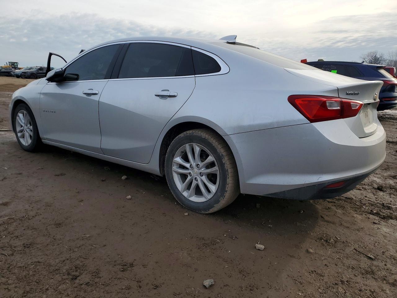 2017 Chevrolet Malibu Lt - Image 2