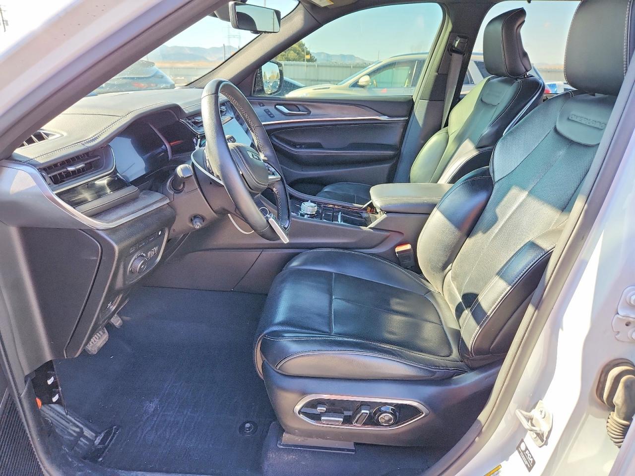 2023 Jeep Grand Cherokee Overland 4Xe - Image 7