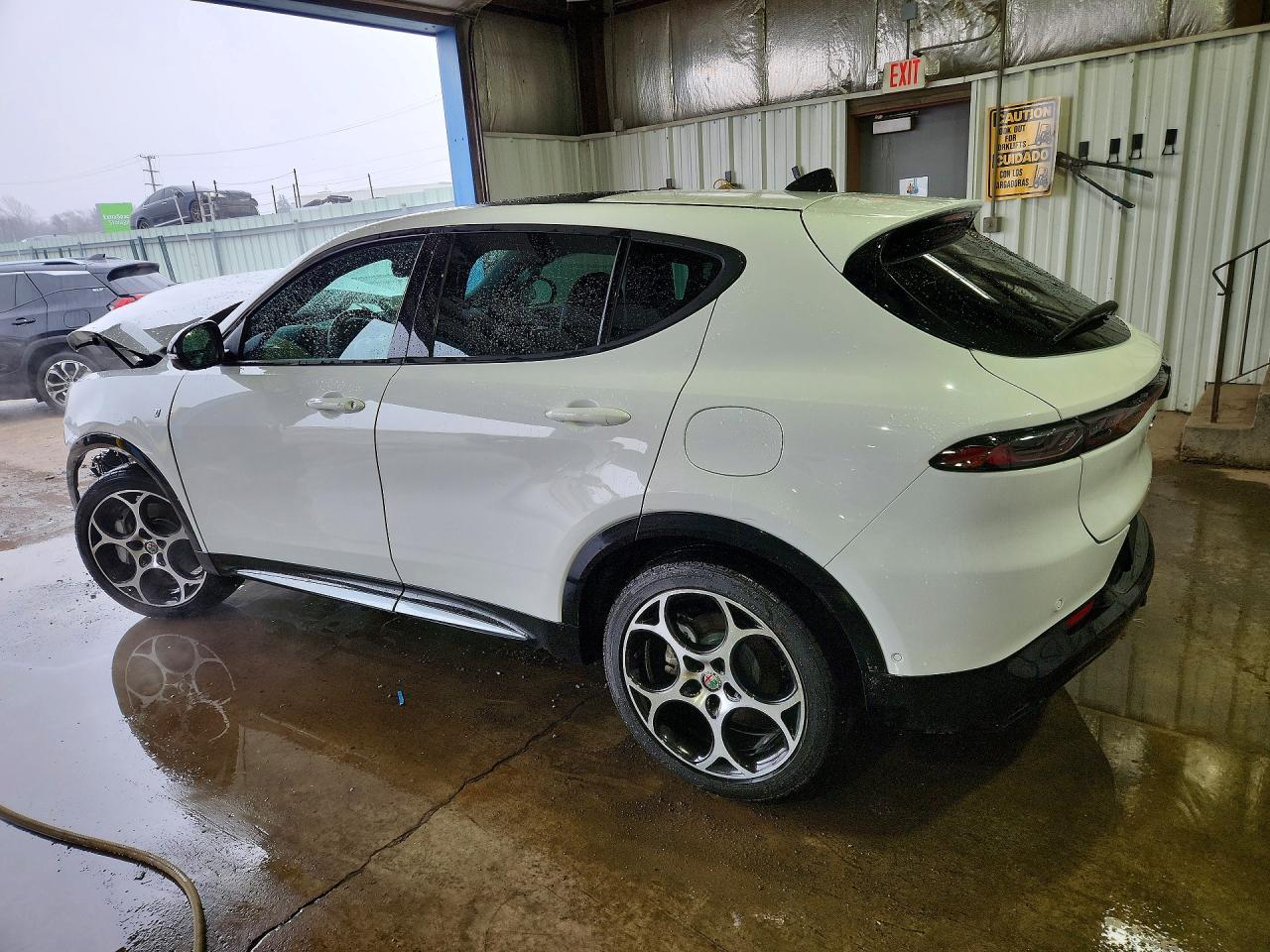2024 Alfa Romeo Tonale Ti - Image 2
