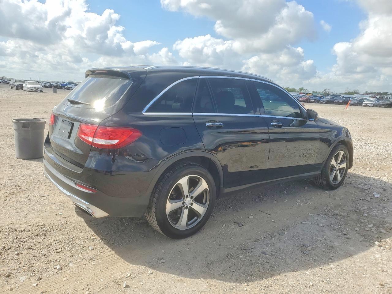 2016 Mercedes-Benz Glc 300 - Image 3