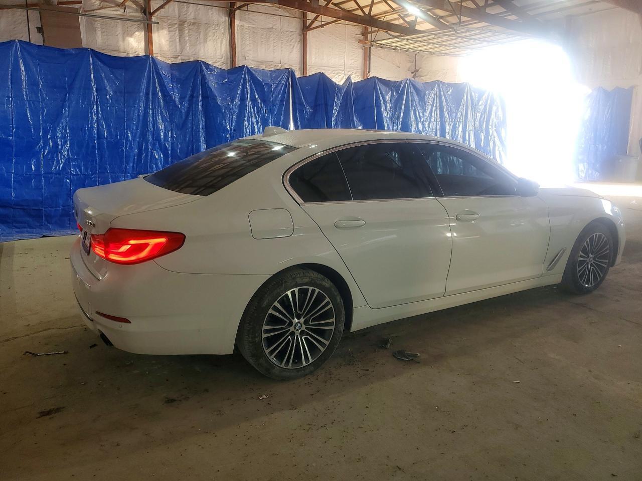 2019 BMW 530 I - Image 3