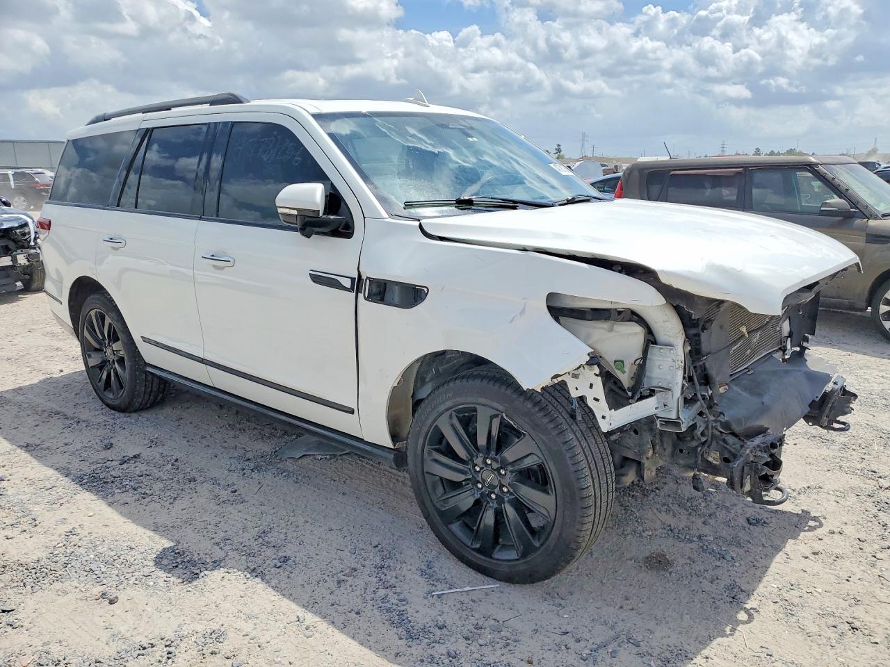 2022 Lincoln Navigator Reserve - Image 4