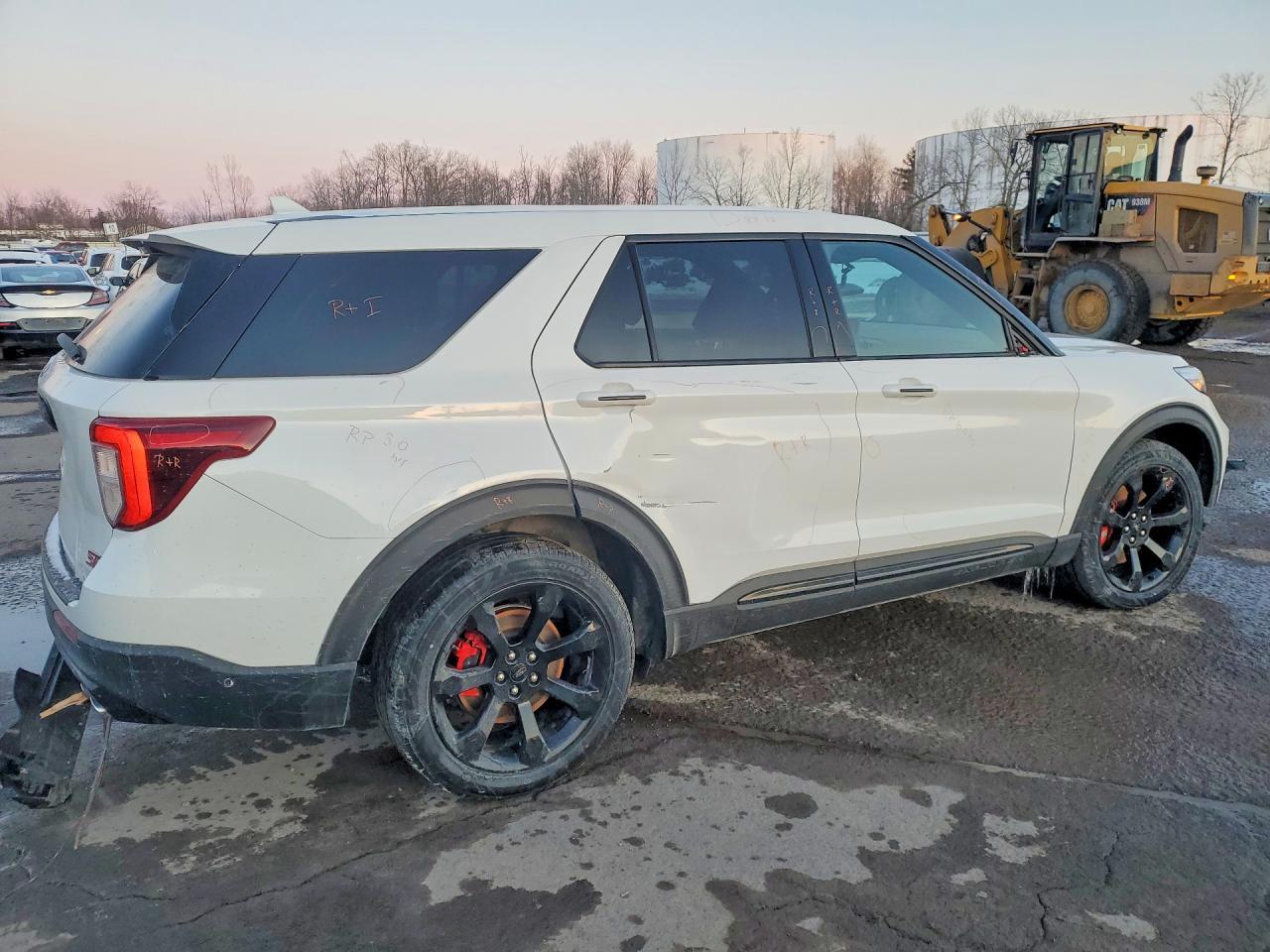 2022 Ford Explorer St - Фото 3