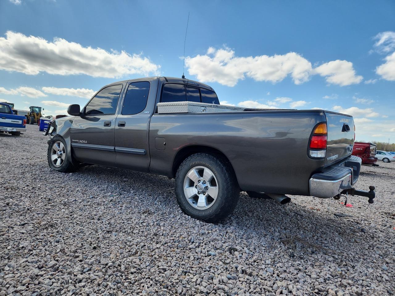 2004 Toyota Tundra Sr5 - Фото 2