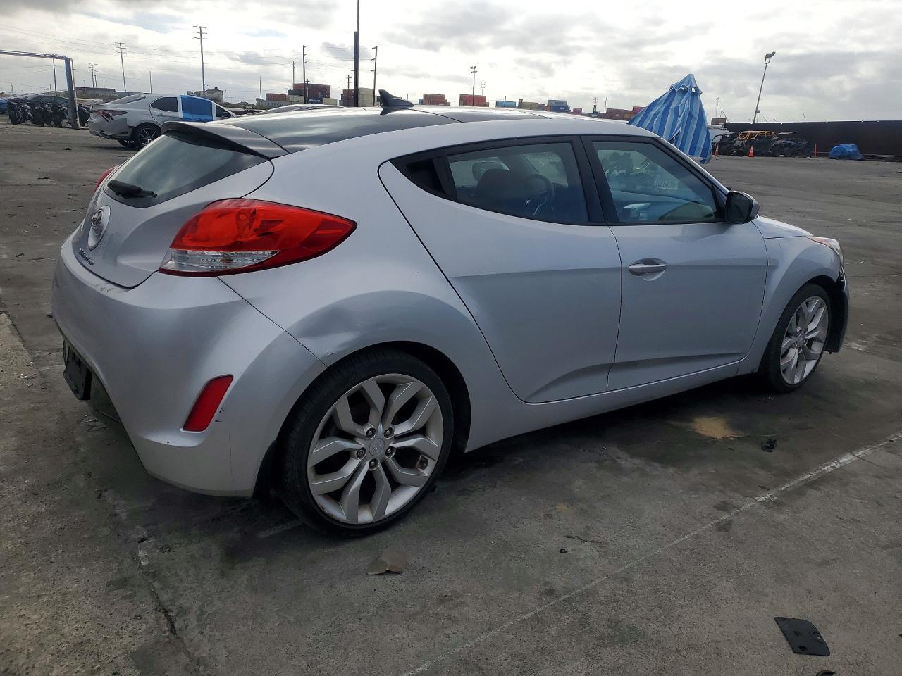 2012 Hyundai Veloster Base - Фото 3