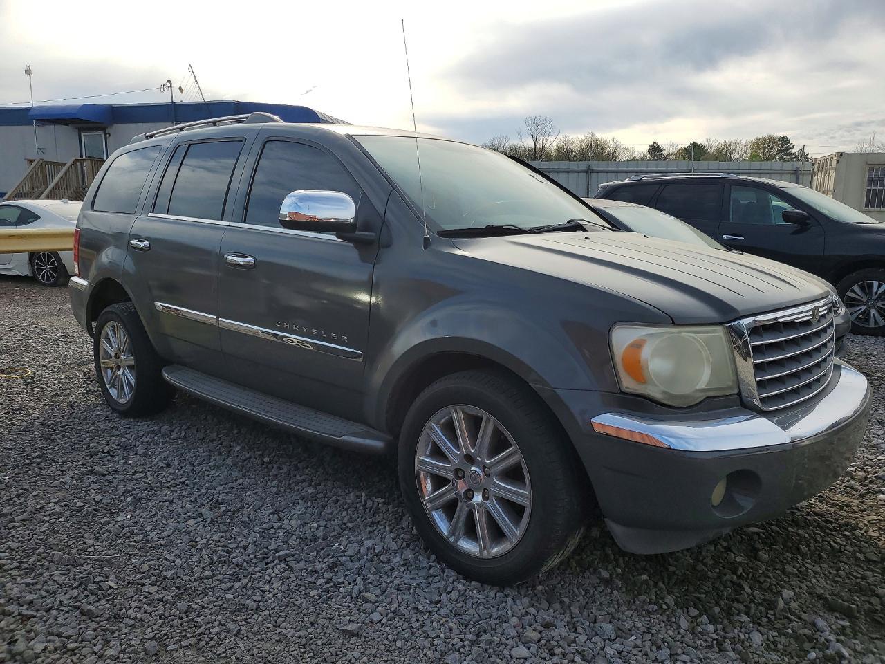 2007 Chrysler Aspen Limited - Image 4