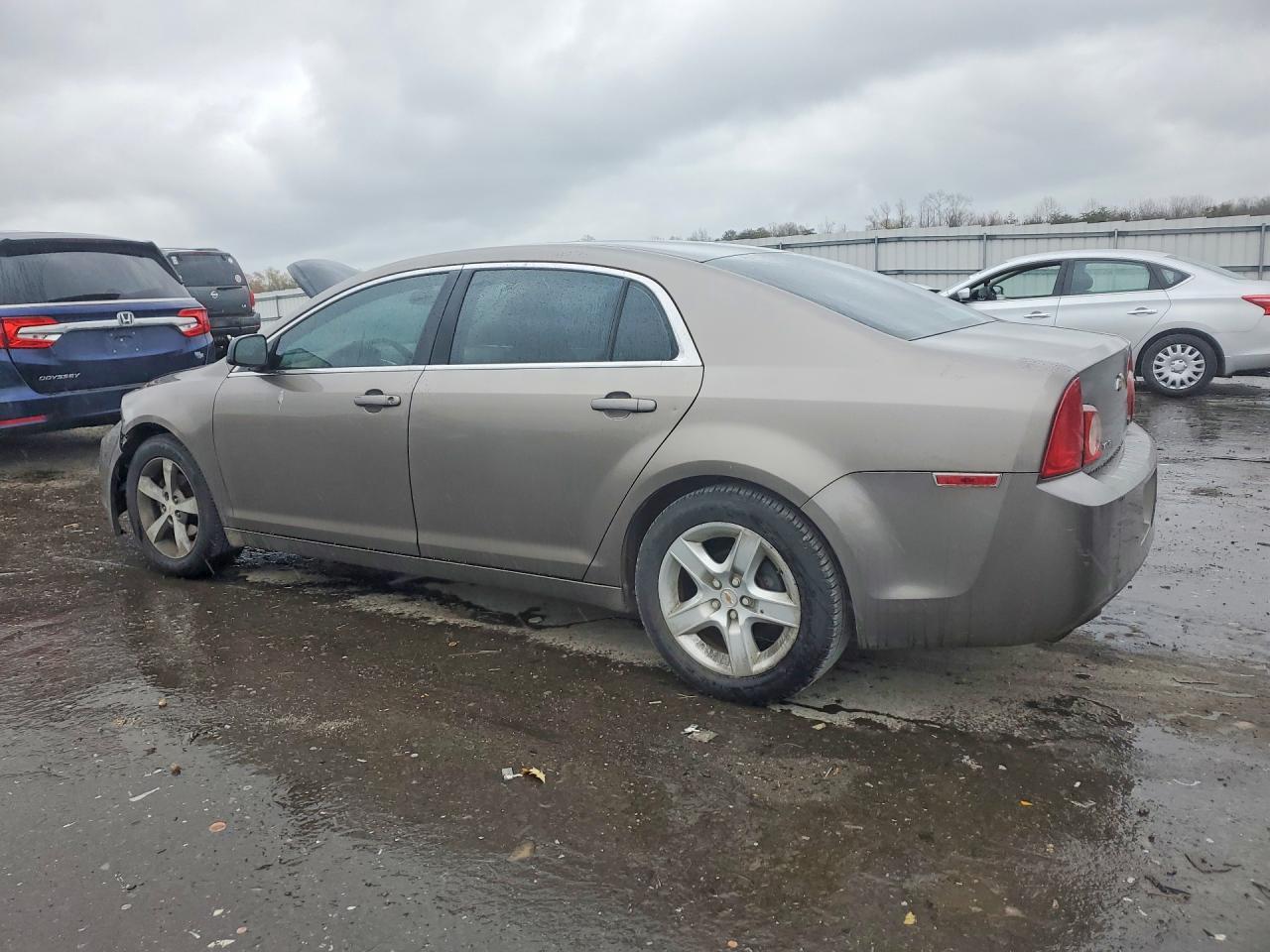 2011 Chevrolet Malibu Ls - Image 2