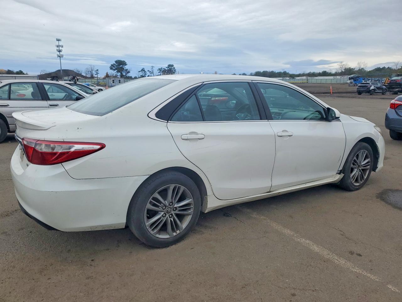 2015 Toyota Camry Se - Image 3
