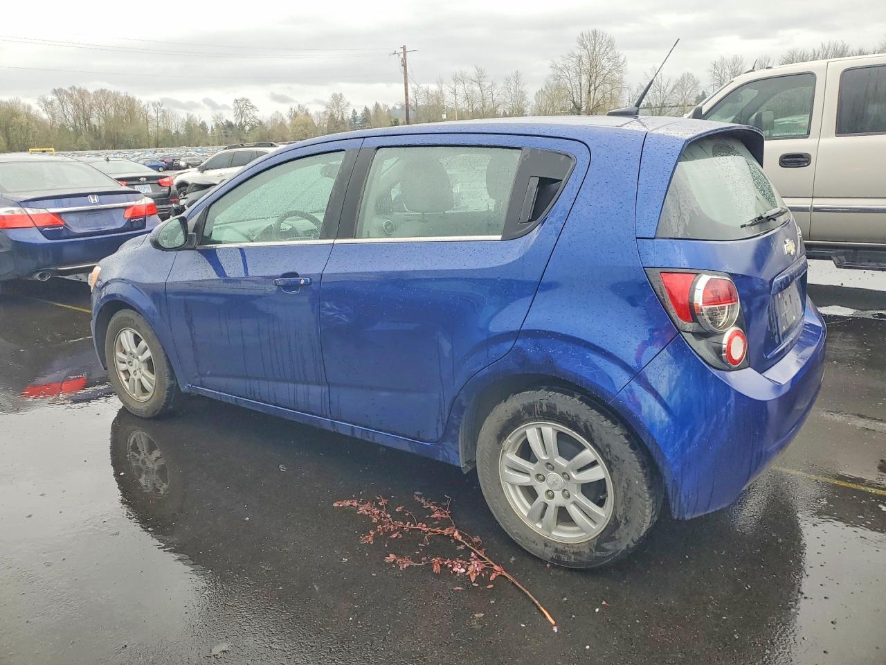 2014 Chevrolet Sonic Lt - Image 2