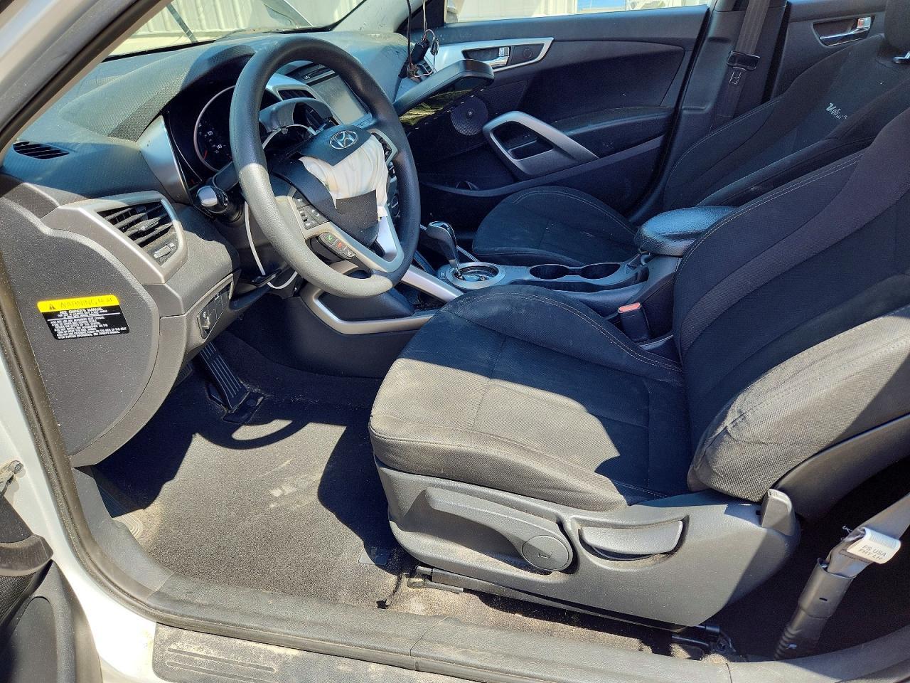2013 Hyundai Veloster Base - Фото 7