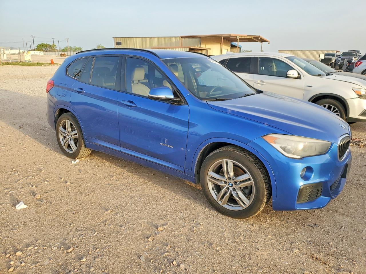 2017 BMW X1 Sdrive28I - Фото 4