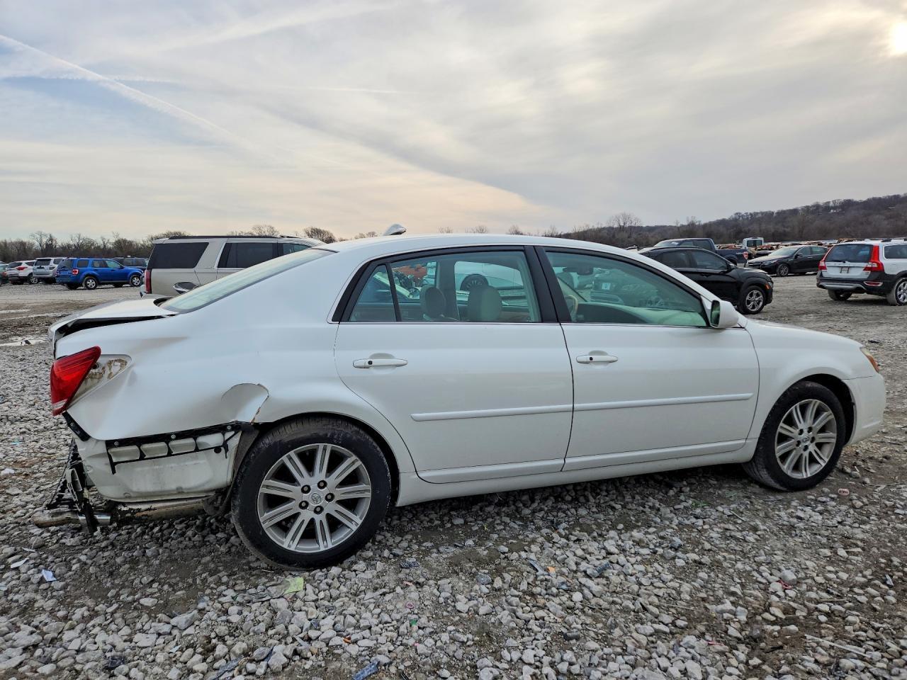 2007 Toyota Avalon - Image 3