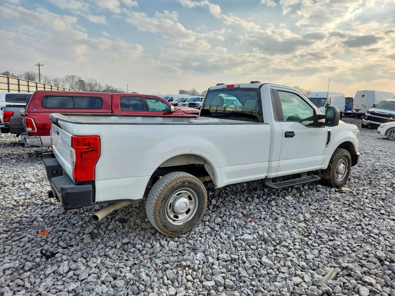 2022 Ford F250 Super Duty - Фото 3