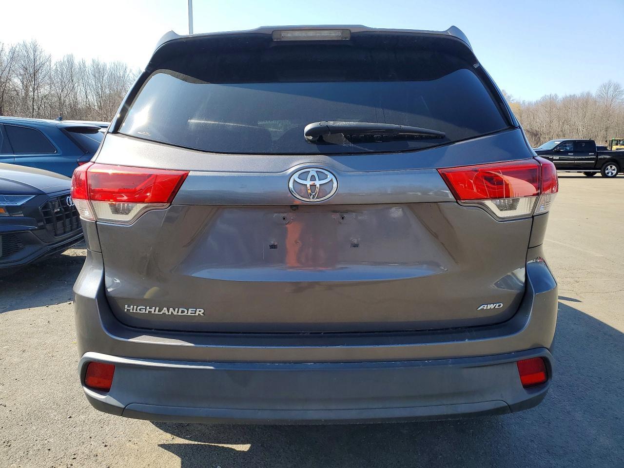 2017 Toyota Highlander Le - Фото 6
