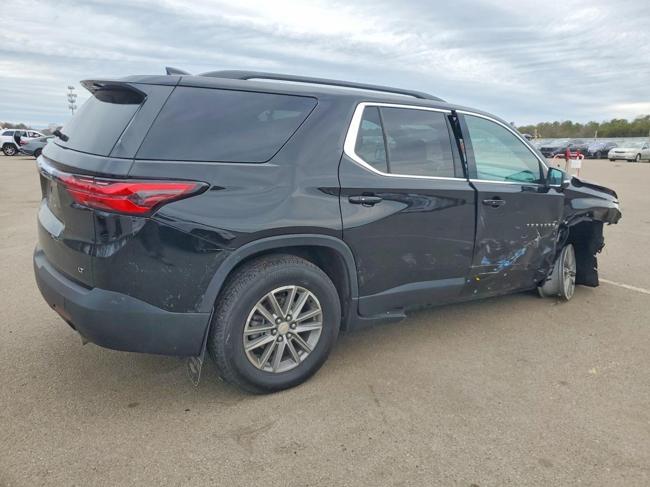 2023 Chevrolet Traverse Lt - Image 3
