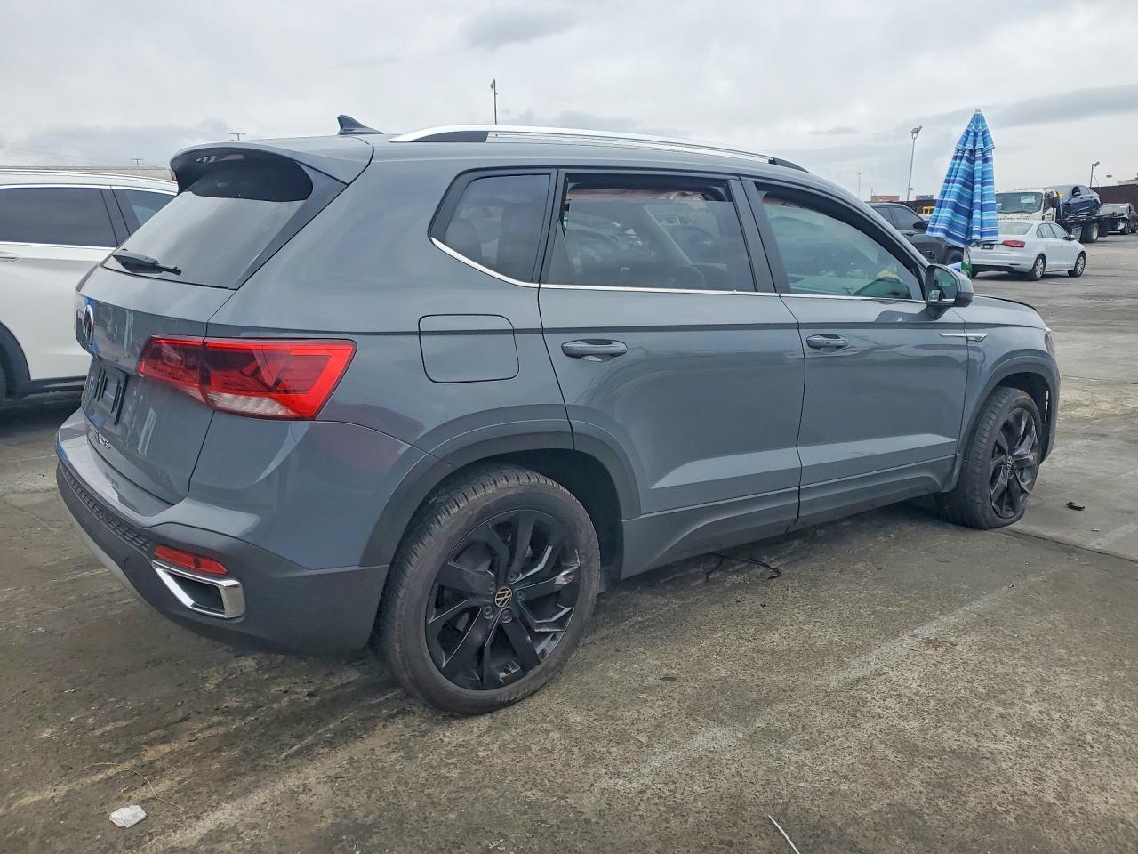 2022 Volkswagen Taos Sel - Фото 3