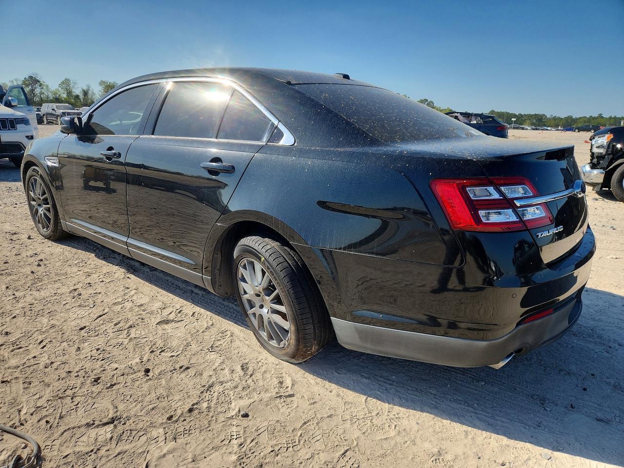 2015 Ford Taurus Sel - Image 2