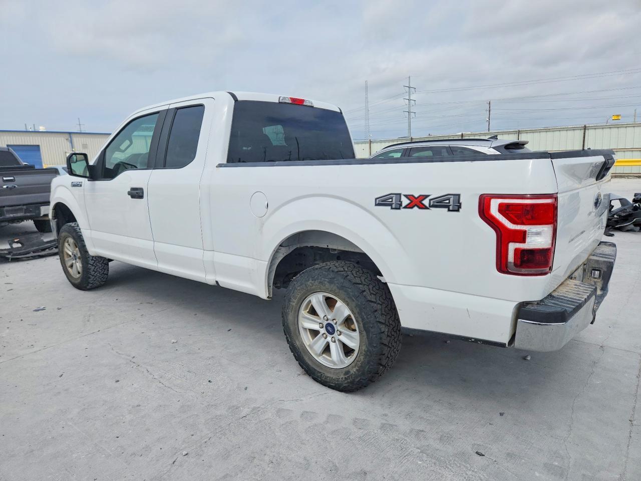 2018 Ford F150 Super Cab - Фото 2