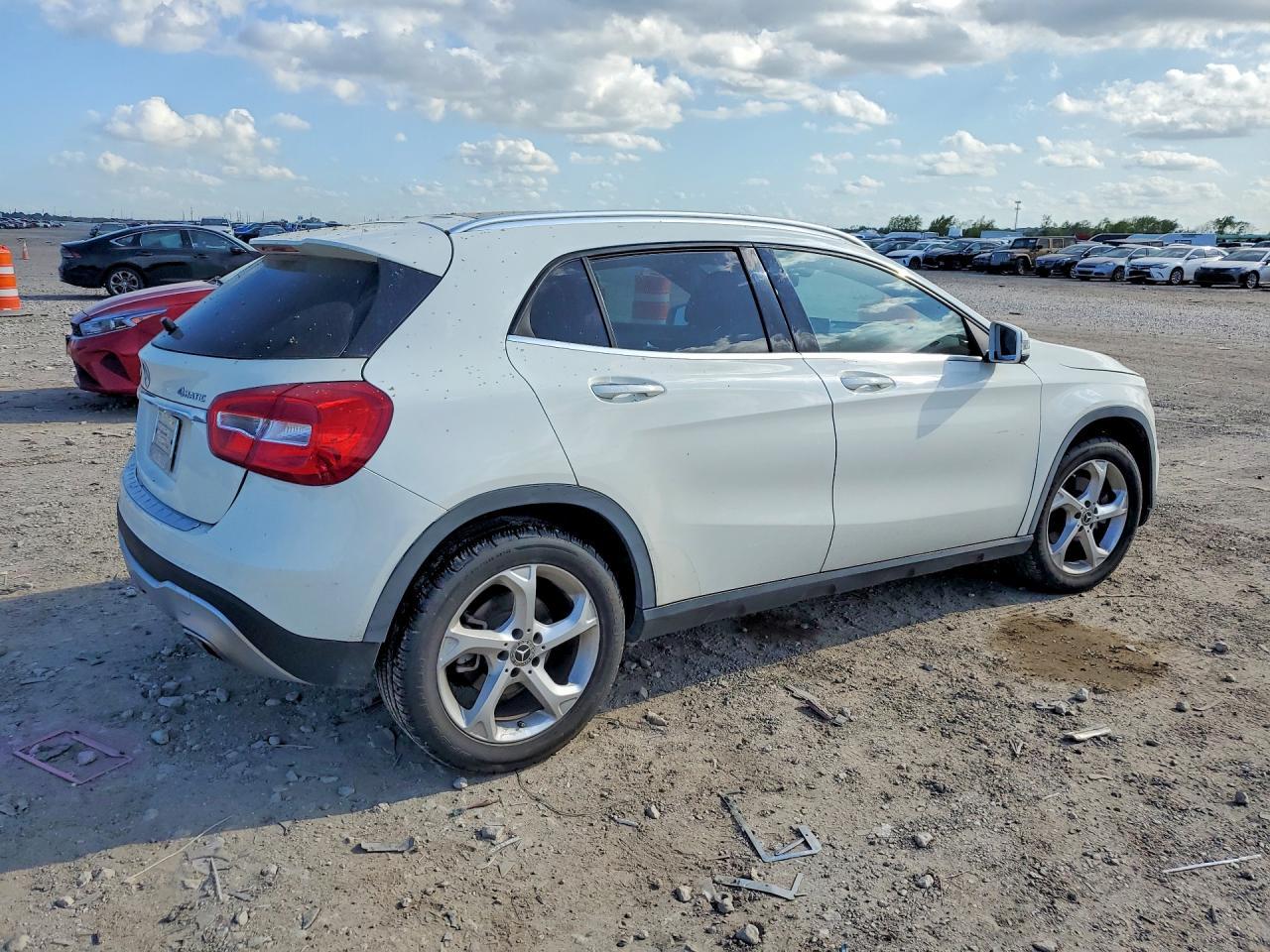 2018 Mercedes-Benz Gla 250 4Matic - Image 3