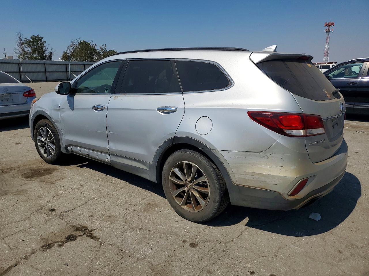 2017 Hyundai Santa Fe Se - Image 2