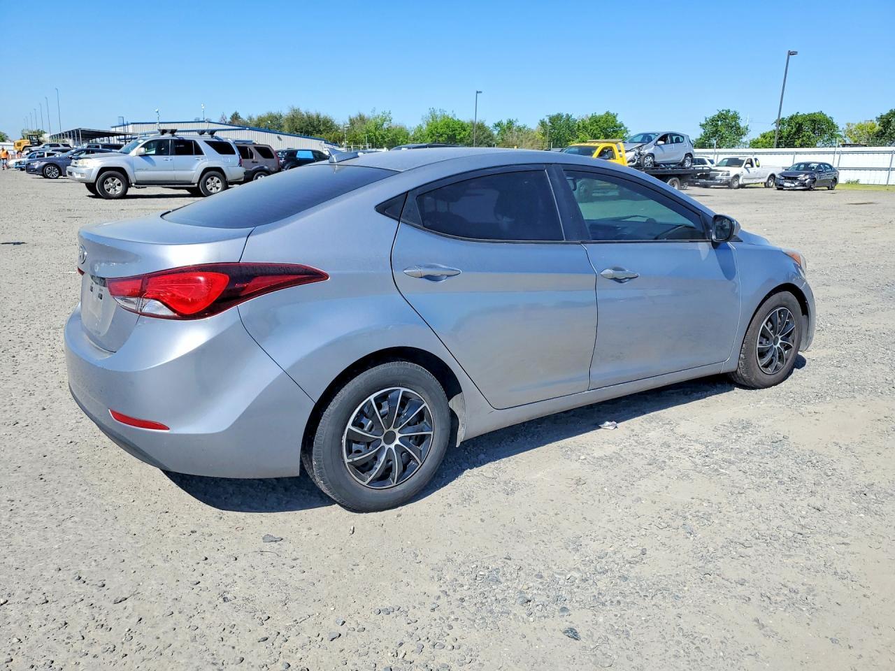 2016 Hyundai Elantra Se - Image 3