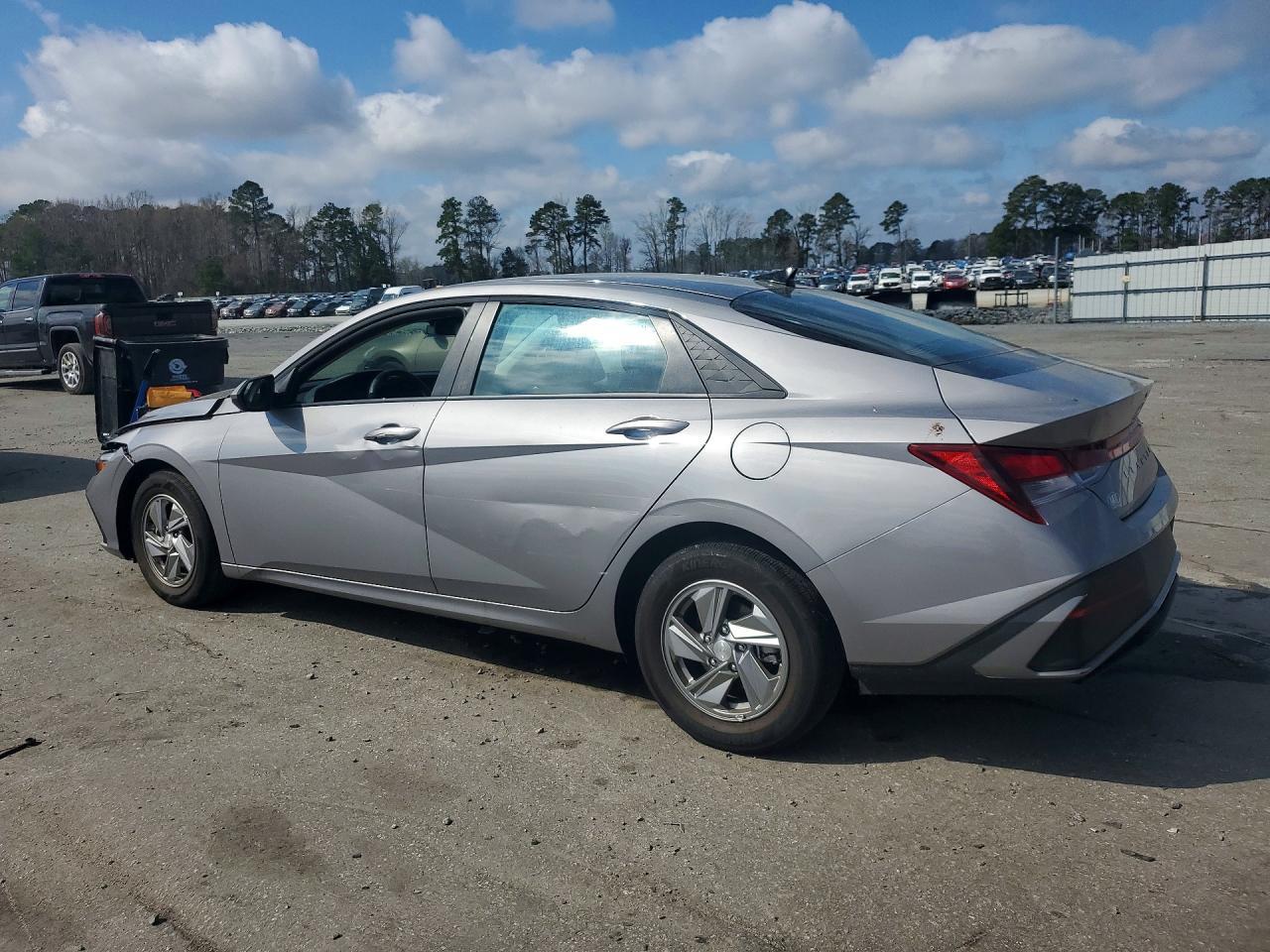 2025 Hyundai Elantra Se - Фото 2