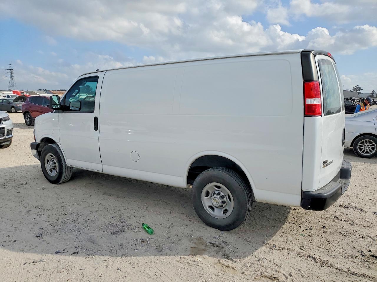 2023 Chevrolet Express G - Фото 2