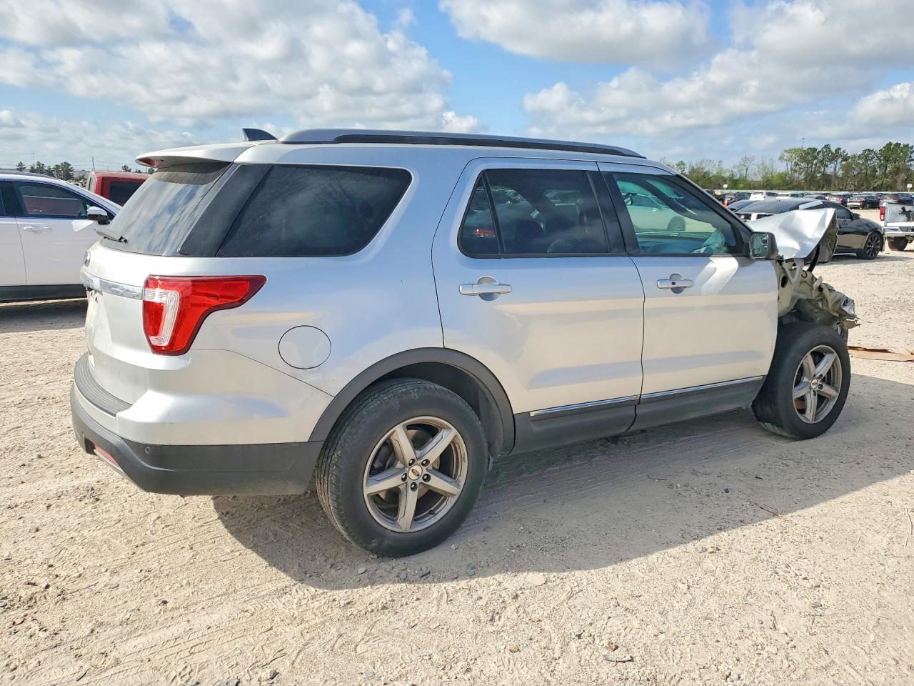 2019 Ford Explorer Xlt - Image 3
