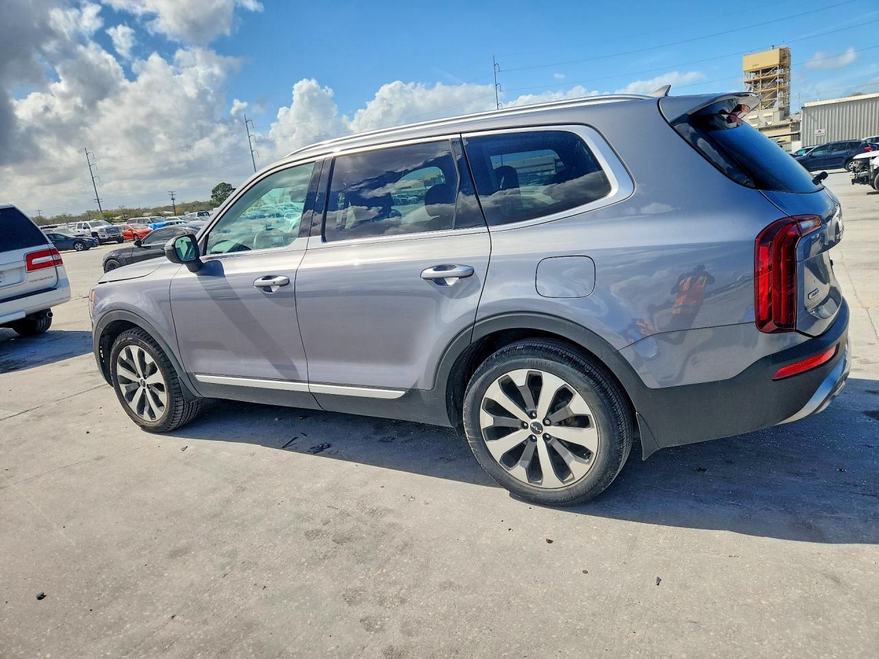 2022 Kia Telluride S - Image 2