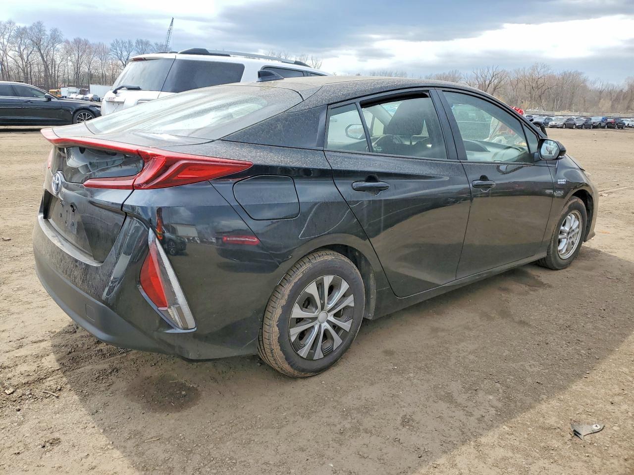 2022 Toyota Prius Prime Le - Image 3