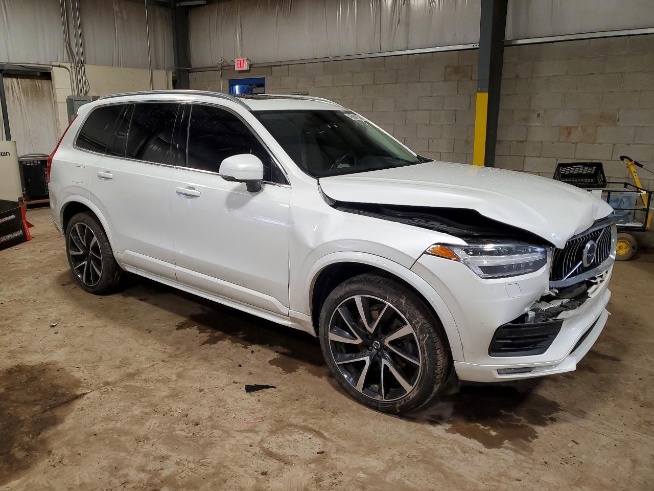 2022 Volvo Xc90 T6 Momentum - Image 4