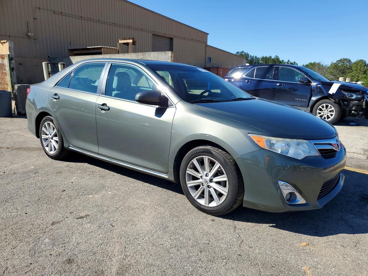 2013 Toyota Camry Xle - Image 4