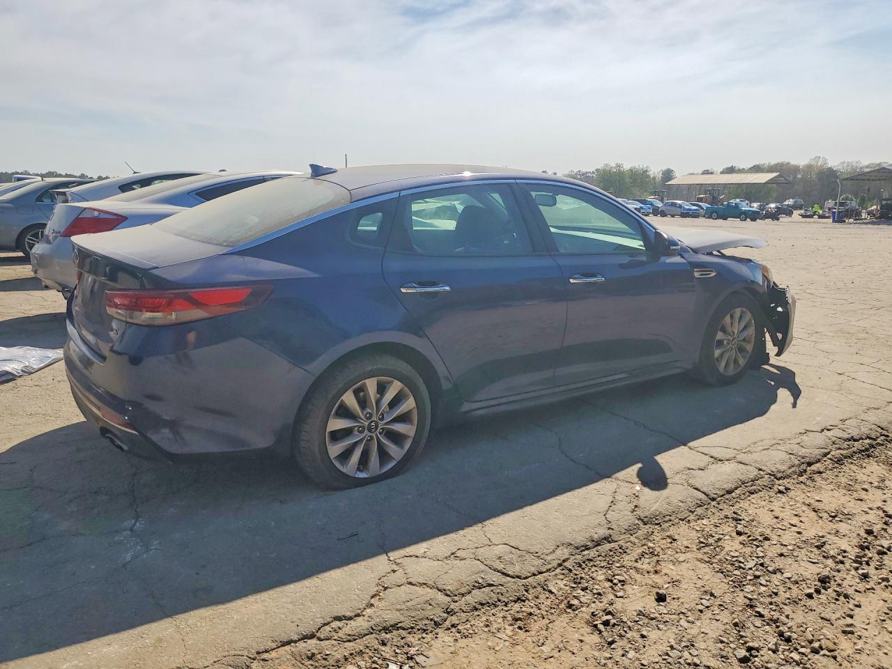 2018 Kia Optima S - Фото 3
